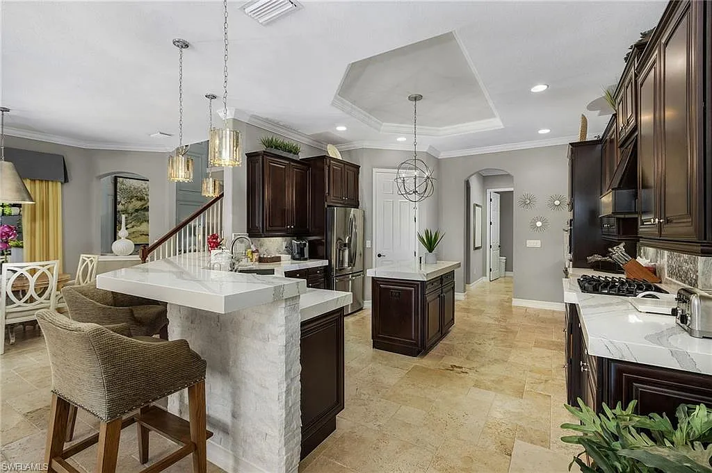 4 bed, 5.0 bath, 3904 sqft, $19,500 — Photo 4
