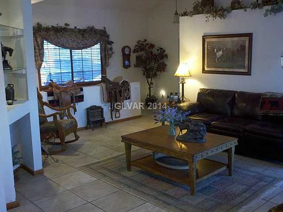 3rd image of 1520 Wagonwheel Dr