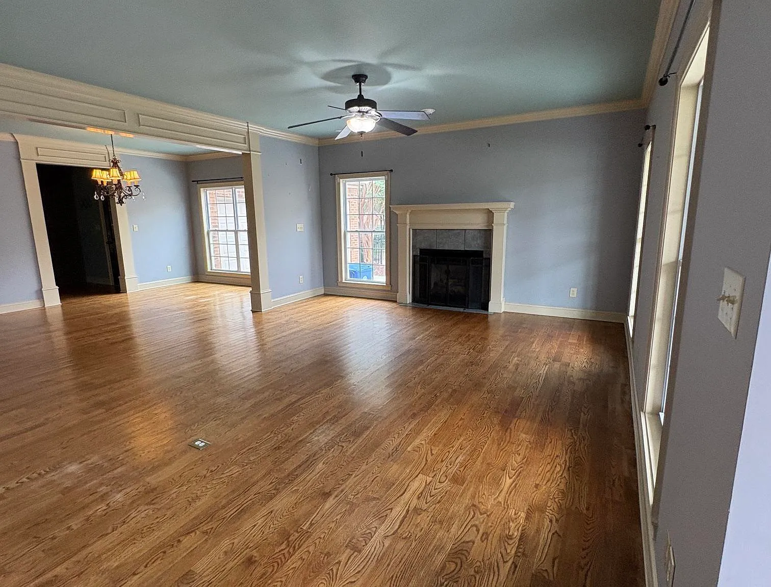 4 bed, 3.0 bath, 2740 sqft, $2,400 — Photo 4