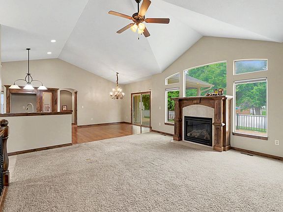 5th image of 4403 N Cimarron St