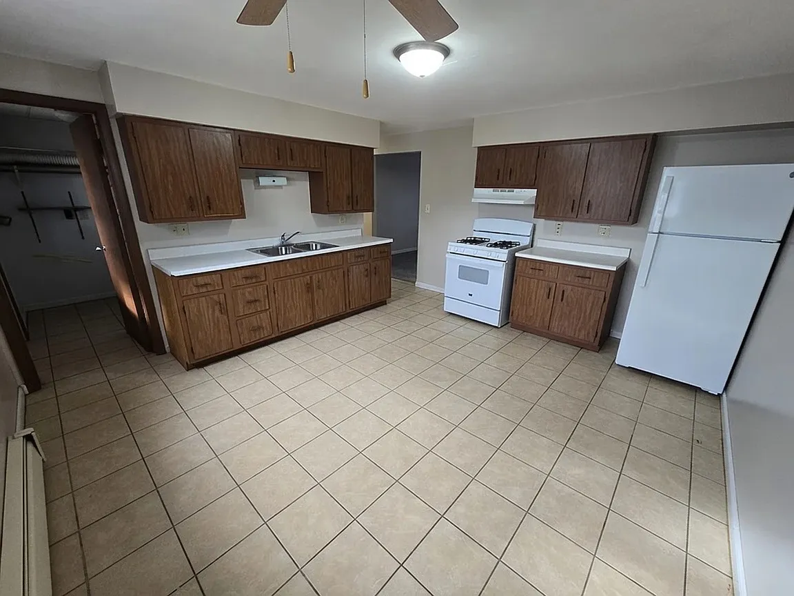 2 bed, 975 sqft, $1,100 — Photo 2