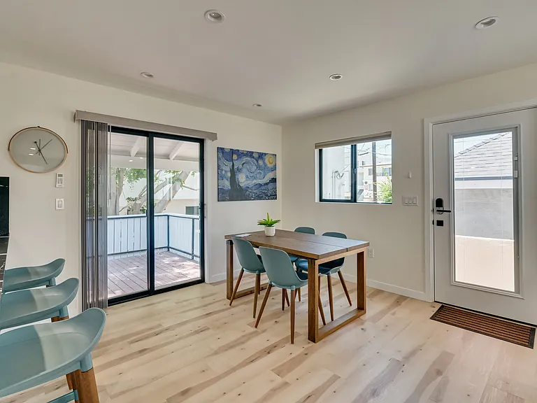 918 N San Vicente Blvd #D — Photo 4