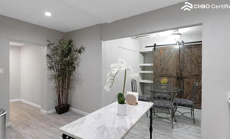 1715 N Whittier Dr — Photo 11