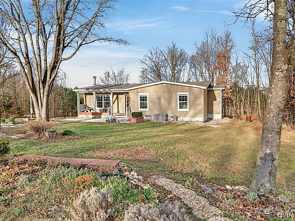 3rd image of 23921 Nevada Dr