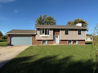 7600 W Mill Ct, Hobart, IN 46342