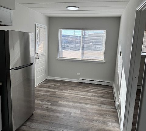3rd image of 4931 Columbus Dr #6