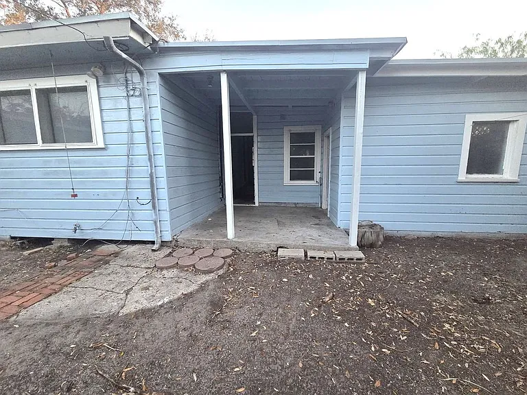 1204 W Lee Ave — Photo 20