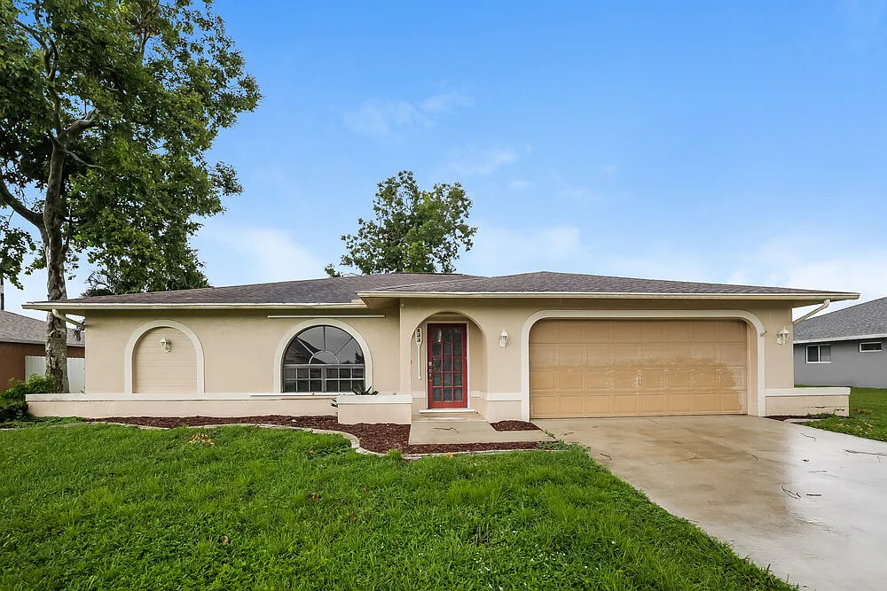 3 bed, 2.0 bath, 1451 sqft, $1,905 — Photo 1