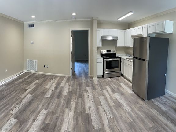 3rd image of 600 E University Ave APT 7
