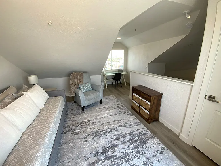 240 Dahlia Ave #C — Photo 21