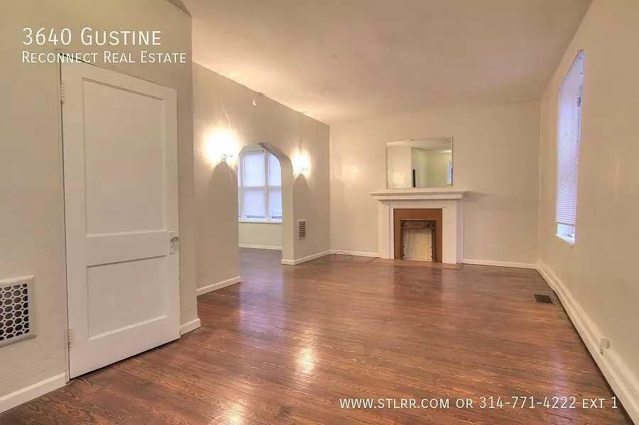 Great updated 2 bedroom 1 bath unit with great layout only available for move in October 10th! — Photo 3