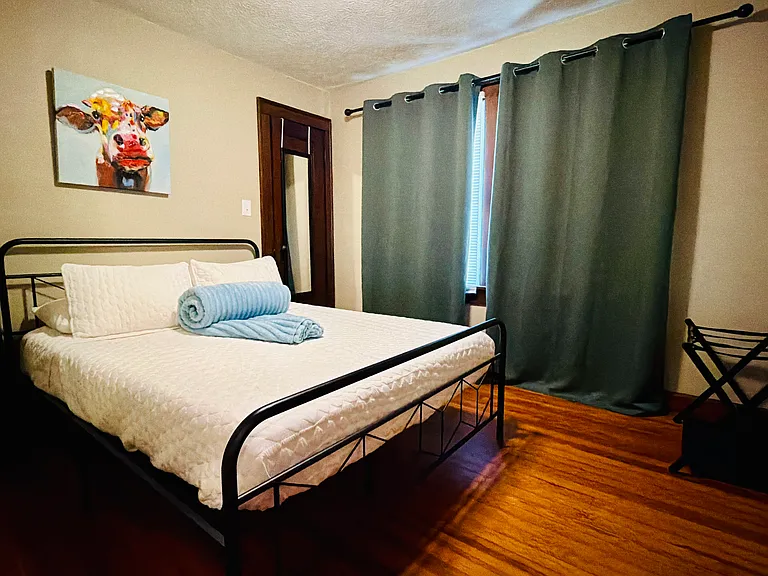 Middle Bedroom