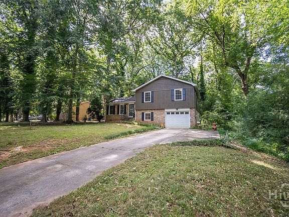 3rd image of 210 Tall Tree Road