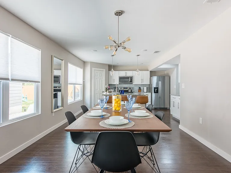 708 S Olive St — Photo 12