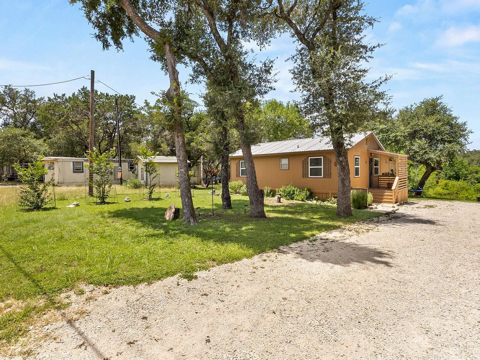 2 bed, 1.0 bath, 892 sqft, $1,400 — Photo 4