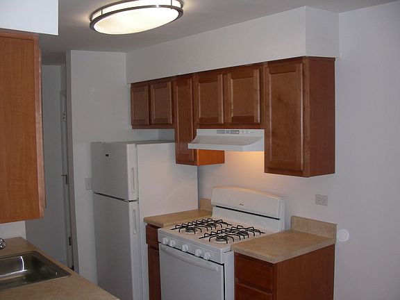 4th image of 5633 N Winthrop Ave APT 314