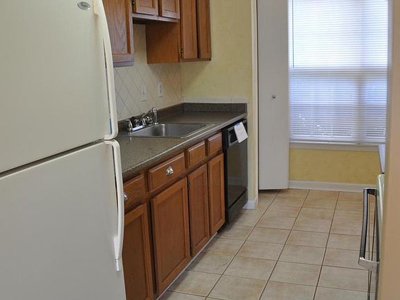 2nd image of 22319 Mayfield Sq