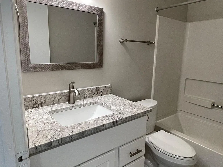 404 Huntington Park Dr #404 — Photo 3