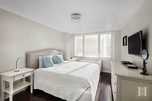 Rented by Halstead Real Estate | media 4