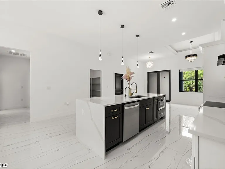 14 Truman Ave — Photo 12