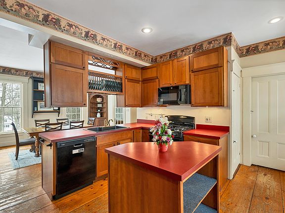 5th image of 40 Old Wolfeboro Road