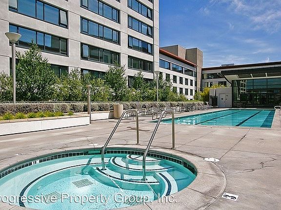 5th image of 250 King St Unit 260