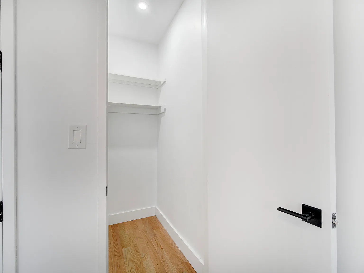 2 bed, 1100 sqft, $2,100 — Photo 4