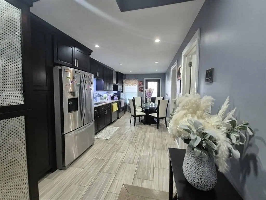 2 bed, 1.0 bath, 875 sqft, $2,600 — Photo 2