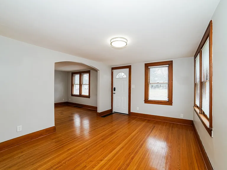 1078686_018_living_room_13538883.jpg