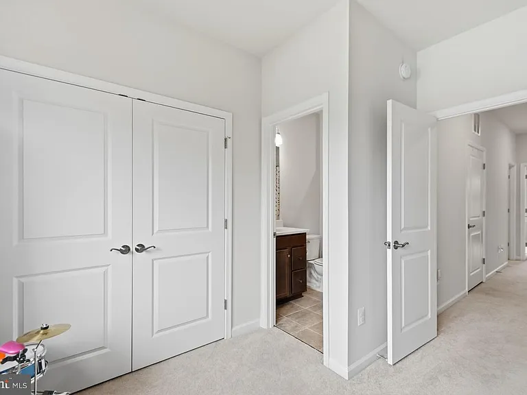 3469 Carnaby St — Photo 23
