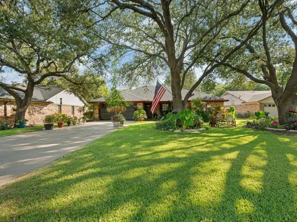 1105 Hemphill Ct, Cleburne, TX 76033