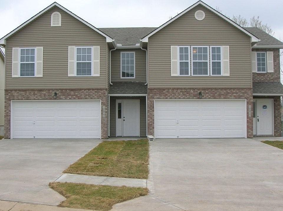 1st image of 1600 NW Samantha Ct #1600