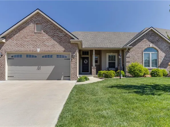 4403 Stonebridge Dr W, Saint Joseph, MO 64505