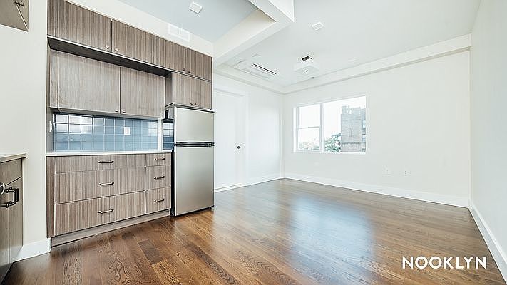 1st image of 486 E 28th St #401