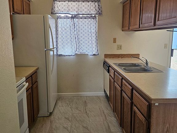 2nd image of 1064 Acacia Dr