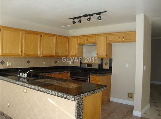 5th image of 6085 Wild Berry Dr