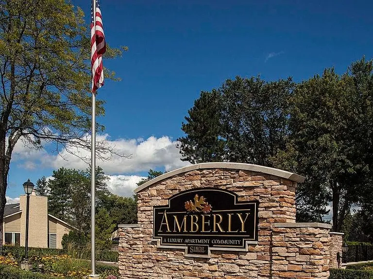 Amberly — Photo 1