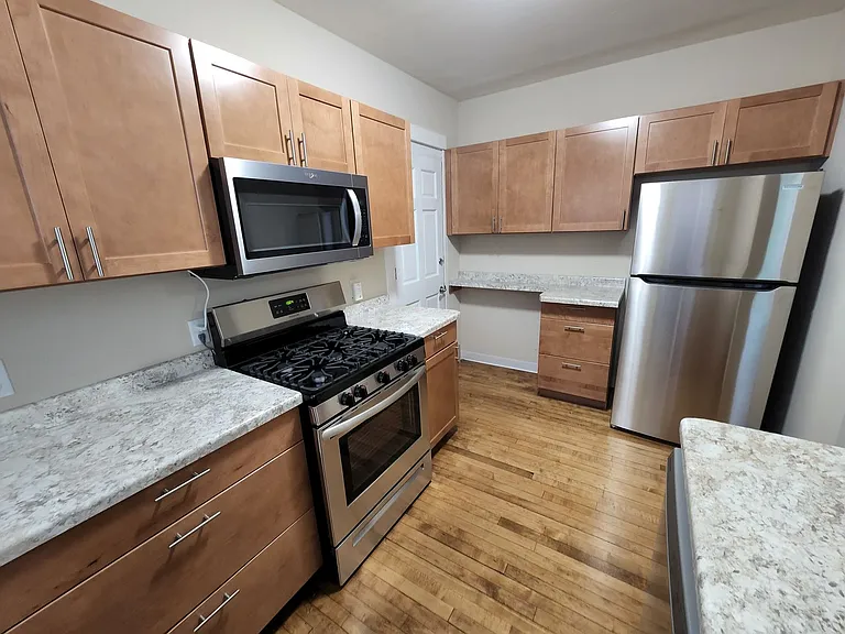 916 E Gorham St — Photo 29