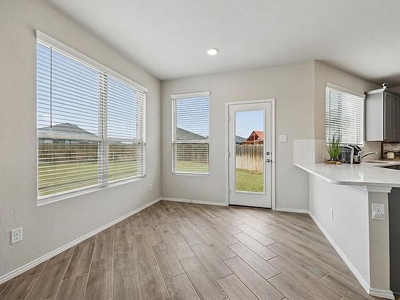 5th image of 925 Billups Dr