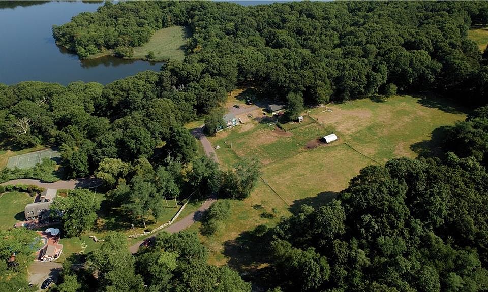 2424 Tower Hill Rd, Saunderstown, RI 02874 MLS 1343531 Zillow