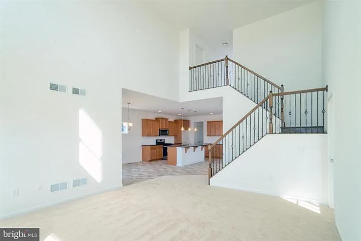651 Stockdale Dr — Photo 5