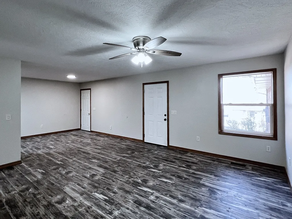 2 bed, 1027 sqft, $1,100 — Photo 4