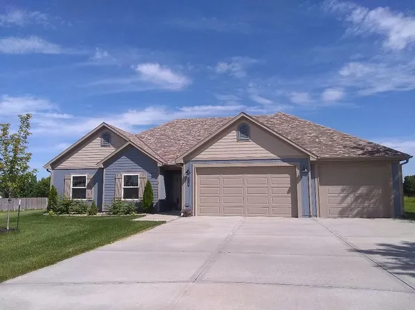 916 Cedar Ct, Paola, KS 66071