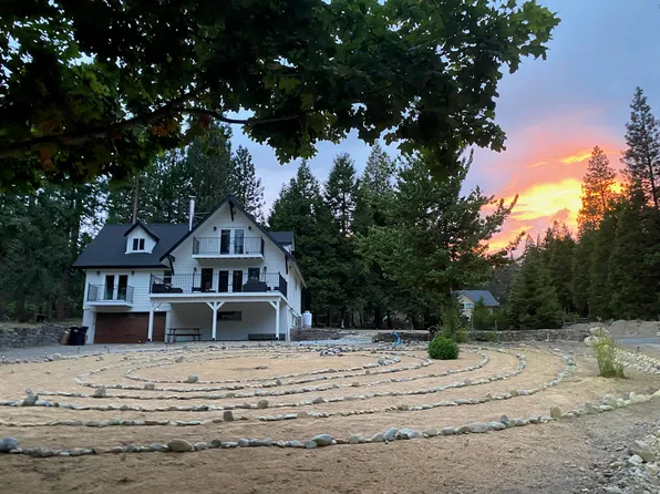 1635 Deetz Rd, Mount Shasta, CA 96067