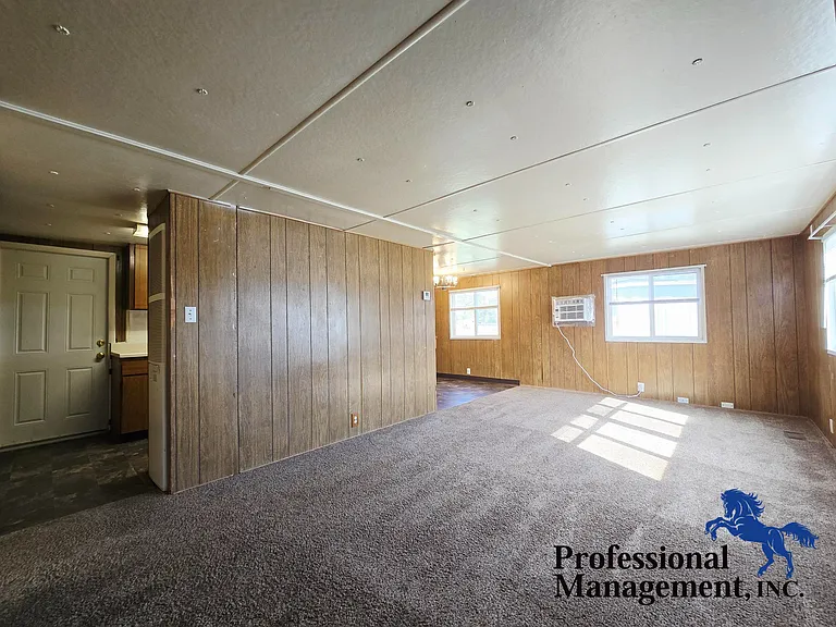 813 Heights Ln — Photo 2
