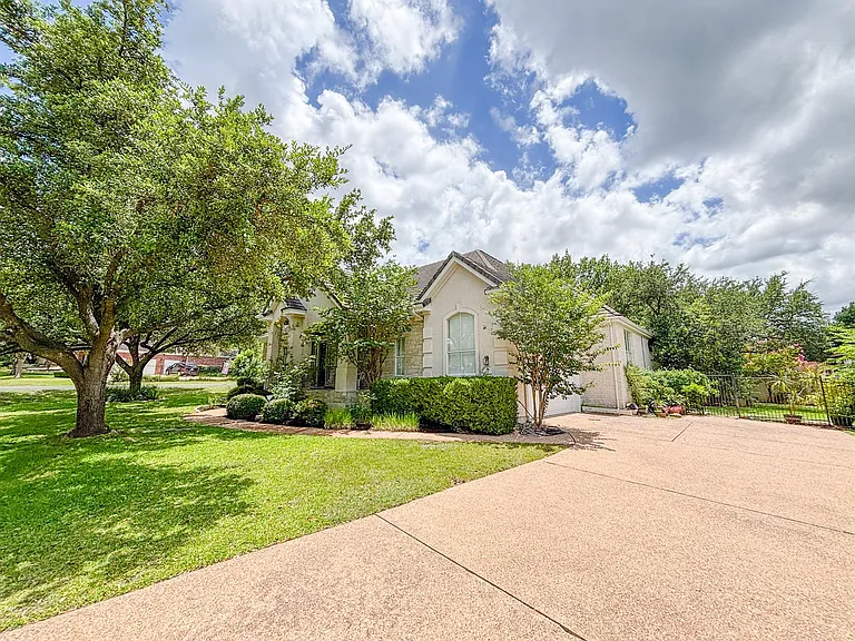 31 Lost Meadow Trl — Photo 35