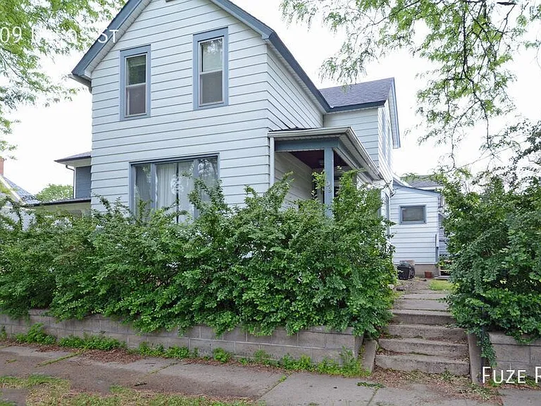 109 Delos St W — Photo 1
