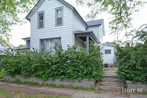 109 Delos St W Photo 1