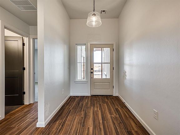 3rd image of 1100 Wisteria Way