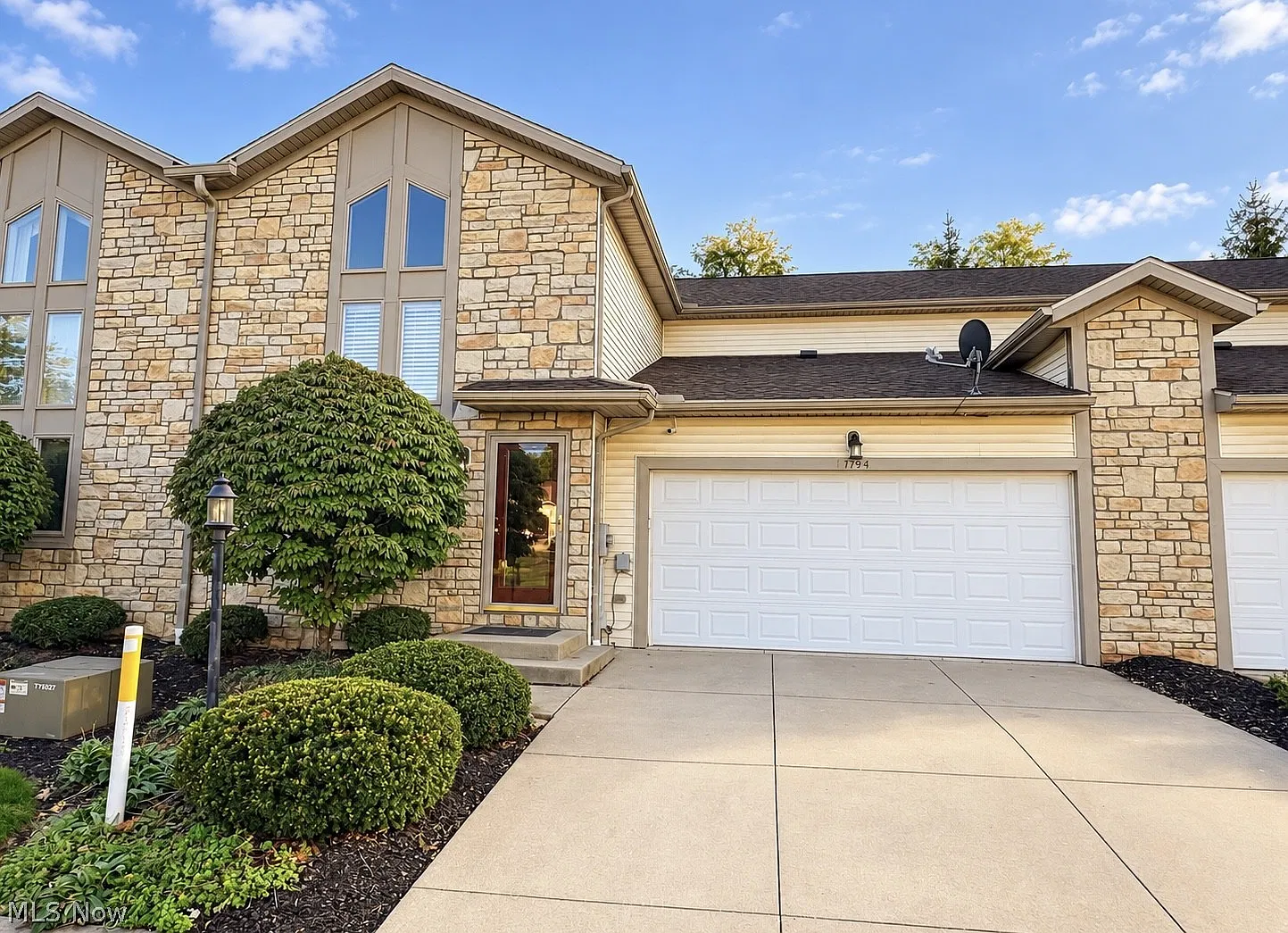 3 bed, 2.5 bath, 2563 sqft, $2,400 — Photo 1